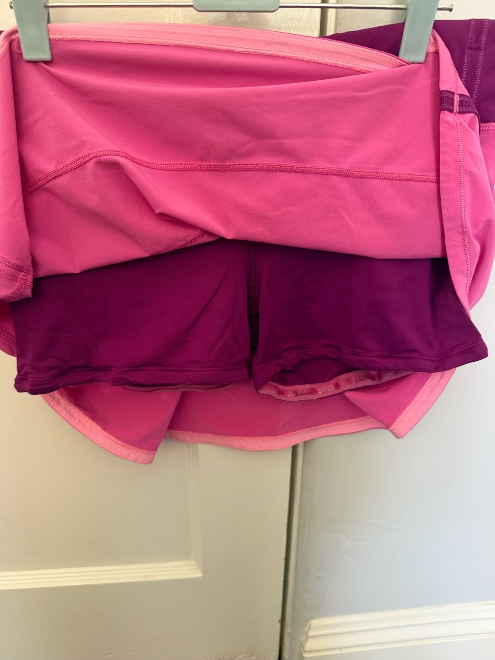 lululemon athletica Two-Tone Pink & Magenta Pace Setter size 8 Skirt $40 - Picture 2 of 3